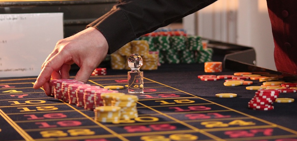 Dealer ved casino bordspil